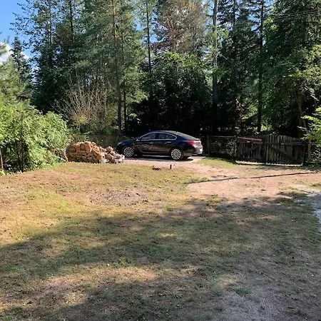 Kaminsko, Puszcza Zielonka, Dom Nad Jeziorem Kaminsko