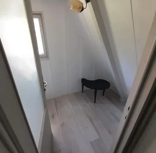 Kaminsko, Puszcza Zielonka, Dom Nad Jeziorem Kaminsko