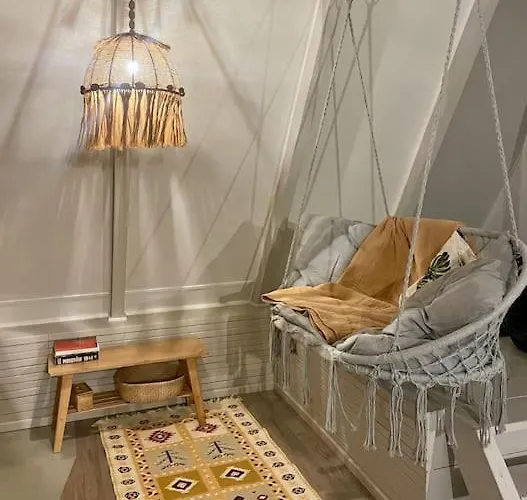 Kaminsko, Puszcza Zielonka, Dom Nad Jeziorem *